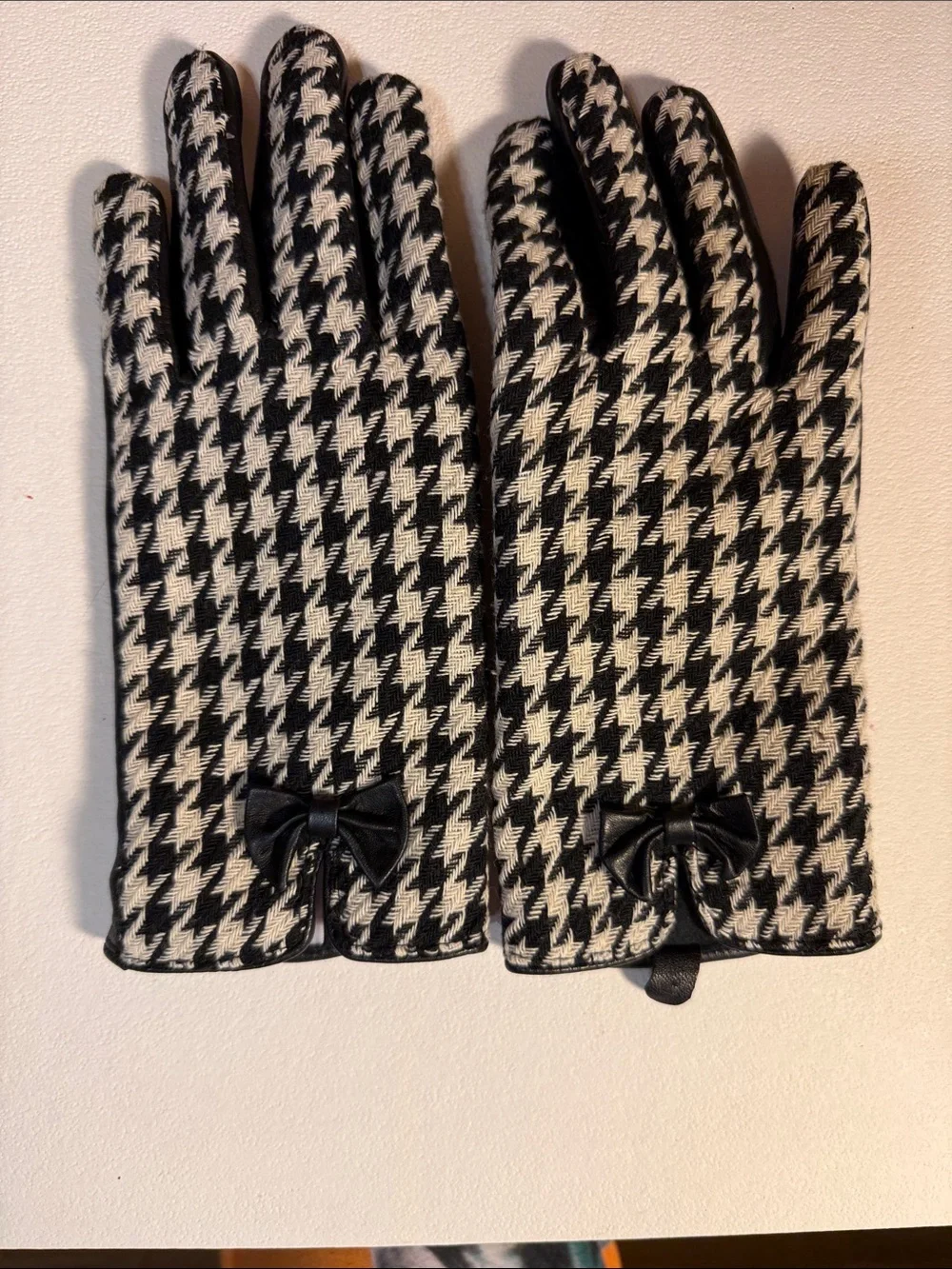 Barneys Originals Black Leather Gloves with Houndstooth and bows